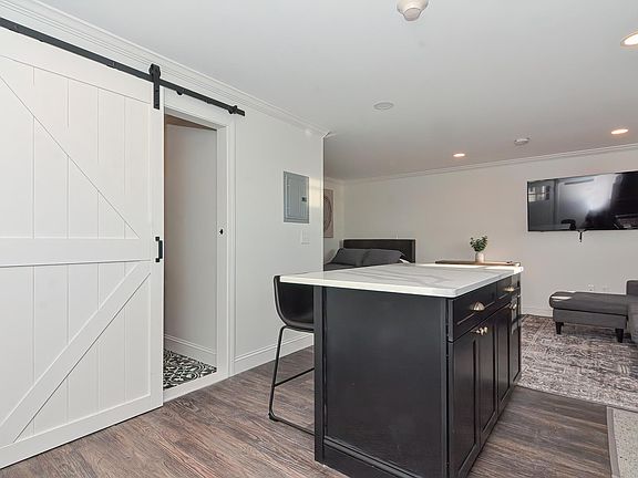 3rd image of 319 Main St APT 10