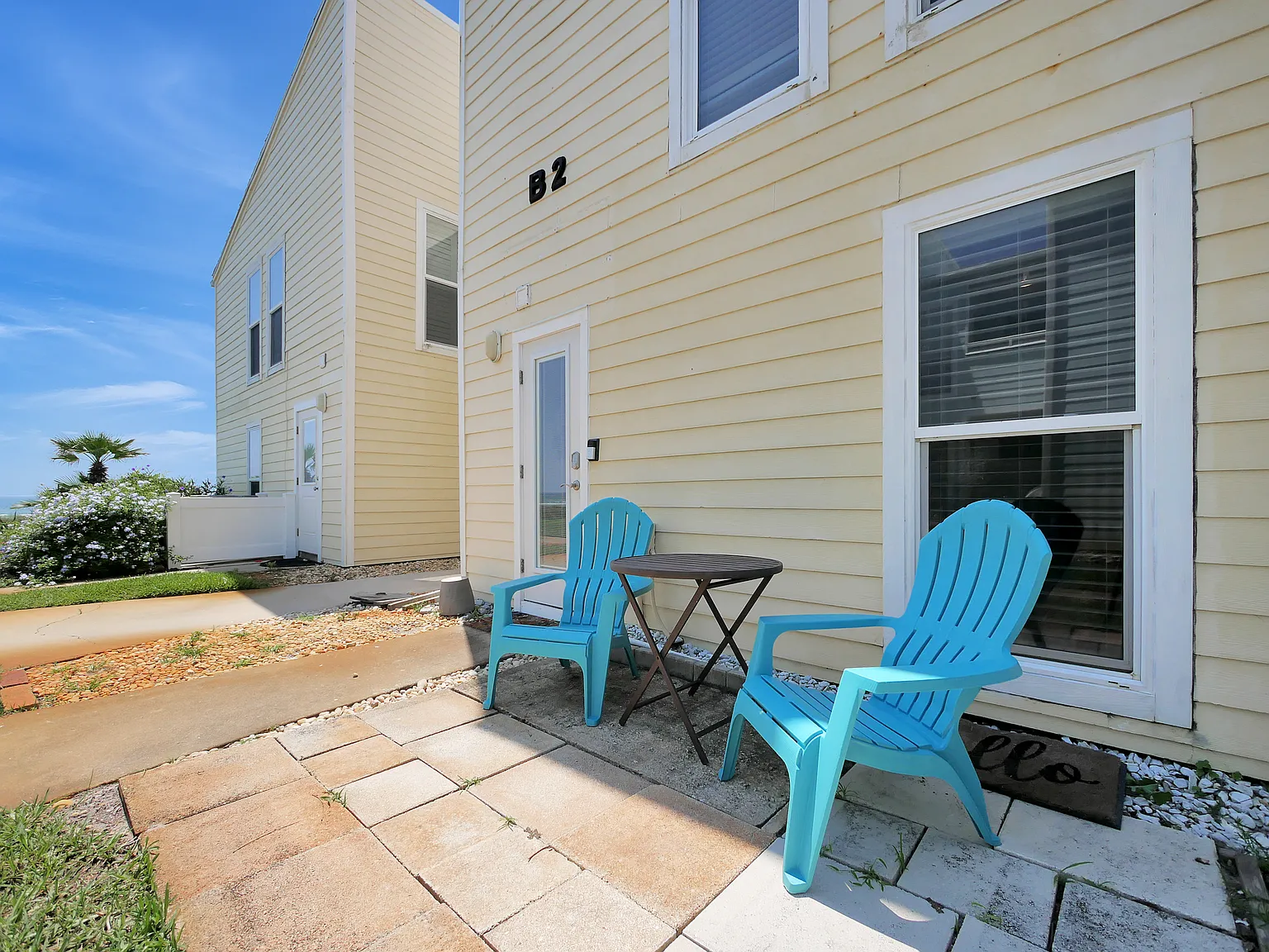 3 bed, 2.5 bath, 1700 sqft, $4,800 — Photo 3