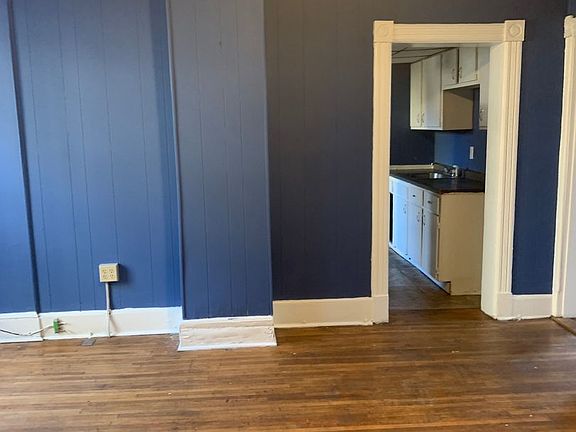 2nd image of 302 N Locust St 2-unit 2