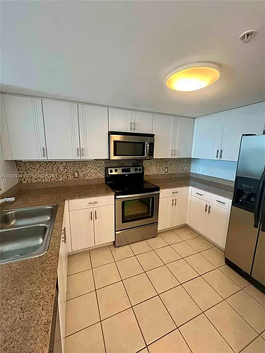 60 NW 37th Ave #400 Photo 1