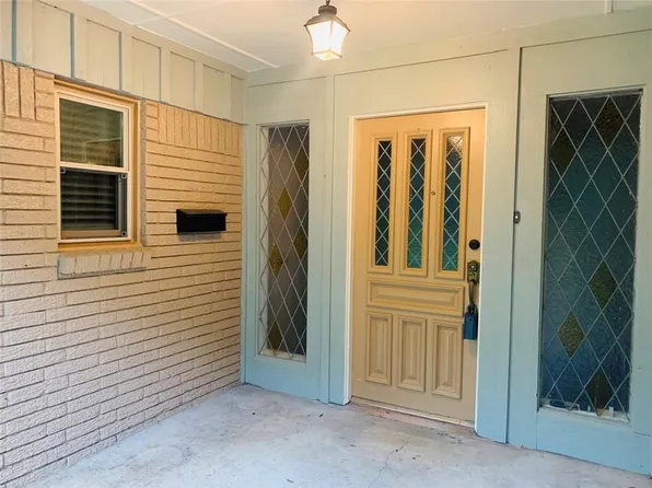 2015 N Thompson St, Conroe, TX 77301