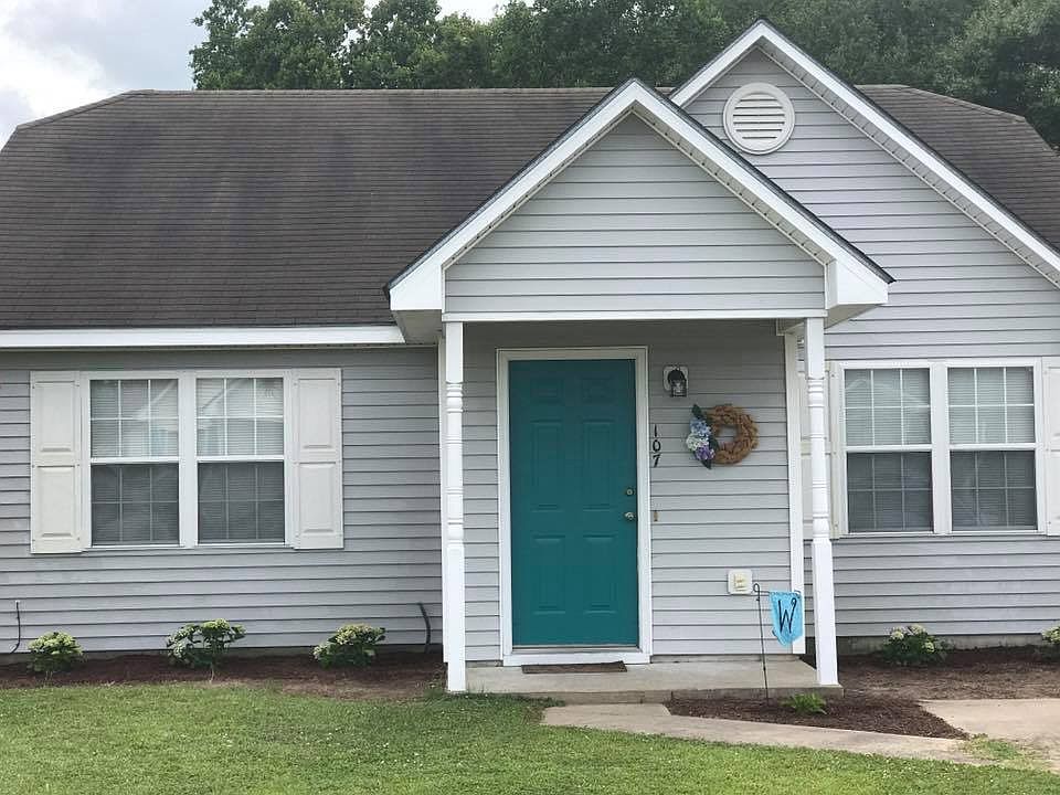 1st image of 107 Old Oak Dr