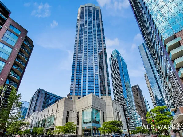 512 N McClurg Ct, Chicago, IL