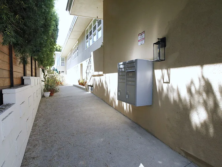 937 Hilldale Ave — Photo 5