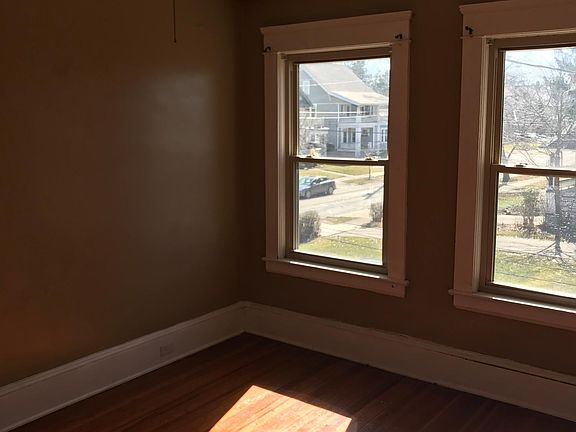 4th image of 17805 Clifton Blvd