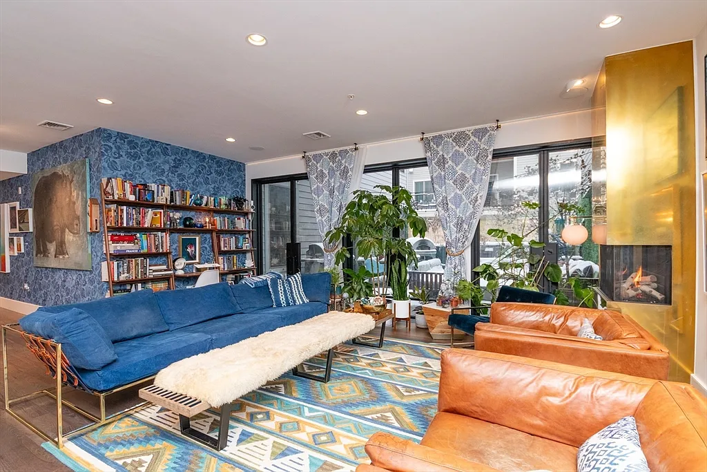 2 bed, 2.0 bath, 1672 sqft, $8,000 — Photo 1