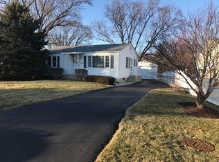 1038 Grandview Ave, Lockport, IL 60441