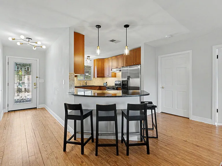 717 Brownlee Cir — Photo 7