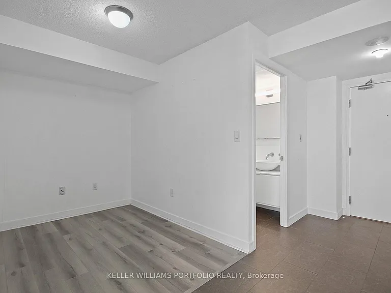 15 Fort York Blvd W #3907 — Photo 39