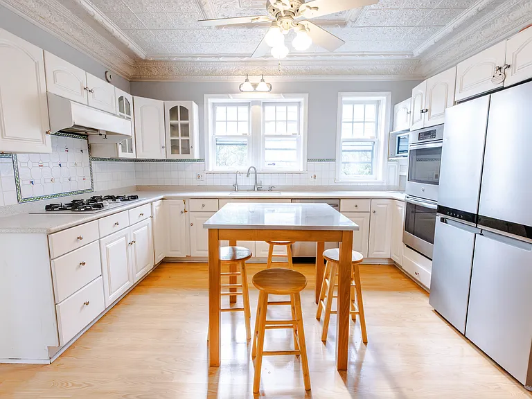 22 Serafin Pl — Photo 3