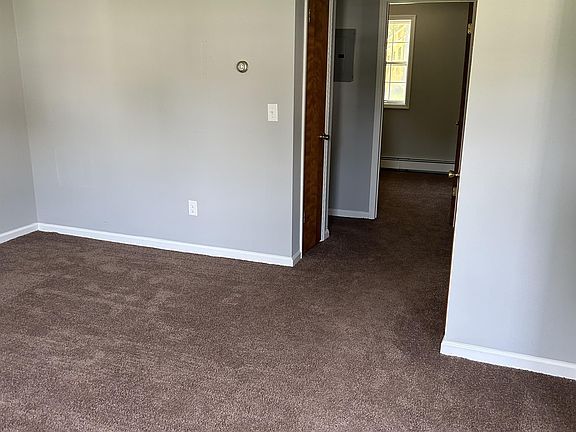 4th image of 214 Woodcrest Dr APT 13-A