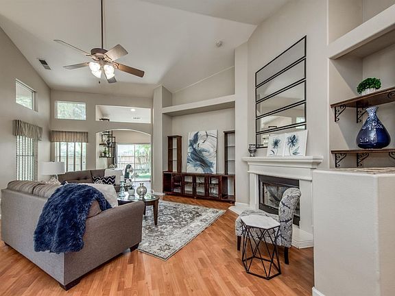 3rd image of 2772 E Pryor Dr