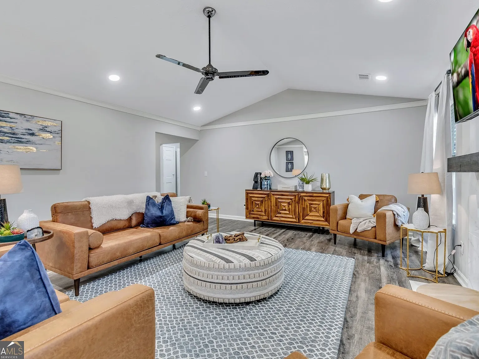 3 bed, 2.0 bath, 1600 sqft, $4,600 — Photo 4