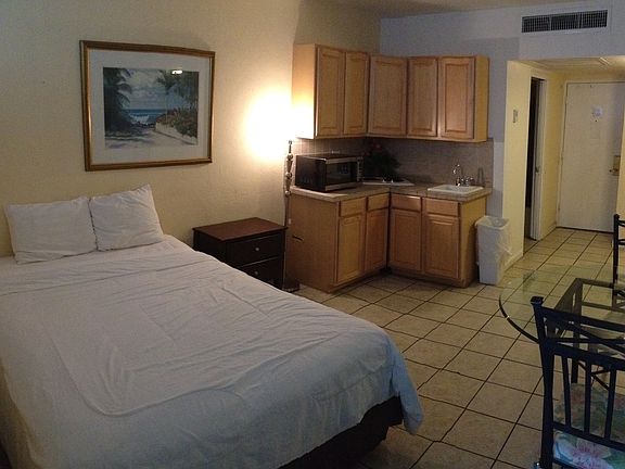 5th image of 4040 Galt Ocean Dr #203