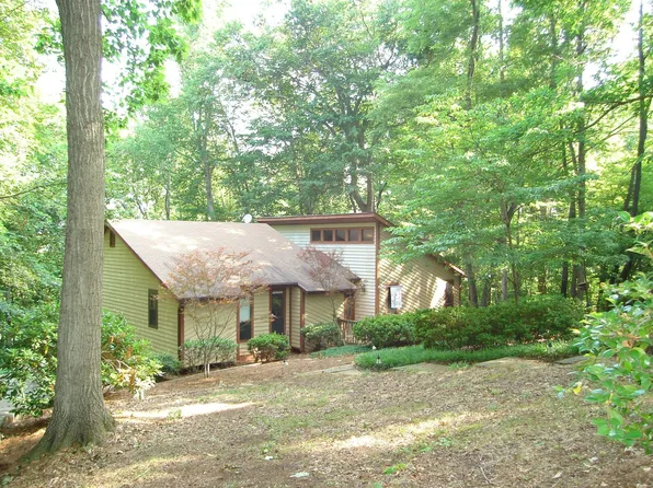 4424 Cooper Cove Rd, Winston Salem, NC 27127