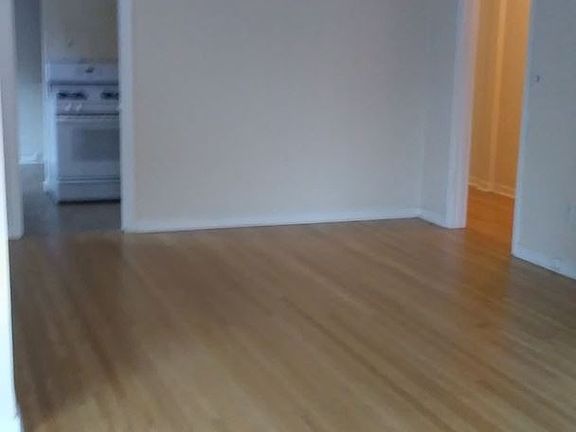 4th image of 822 Queen Anne Ave N APT 301