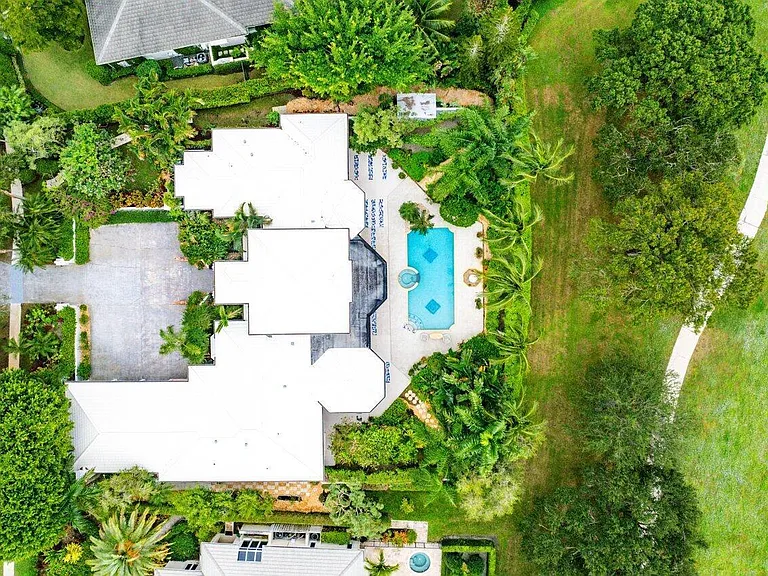 2540 Fairway Island Dr — Photo 41