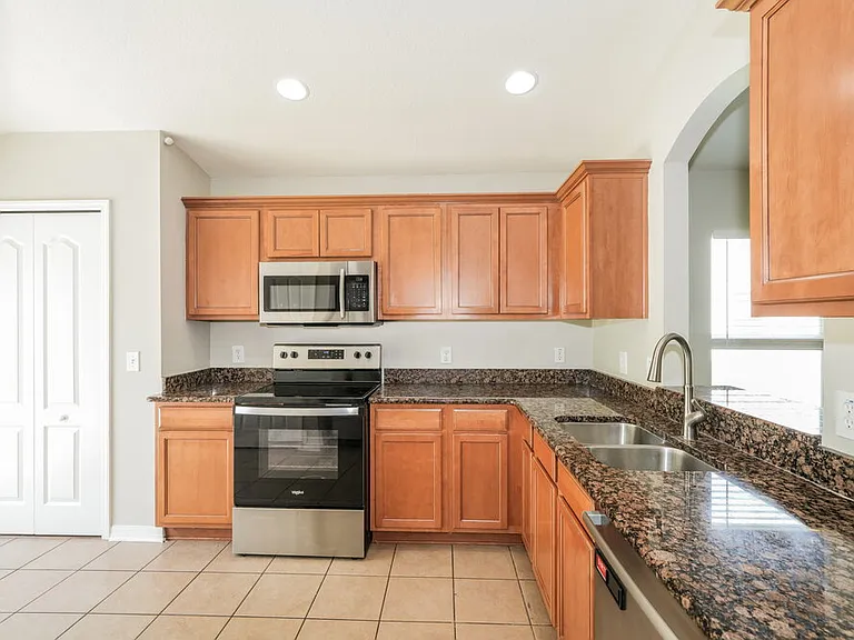 18114 Cypress Bay Pkwy — Photo 9
