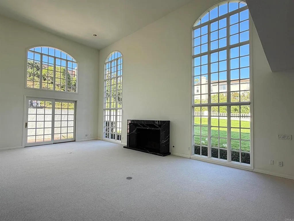 2 bed, 2.5 bath, 2744 sqft, $6,500 — Photo 2