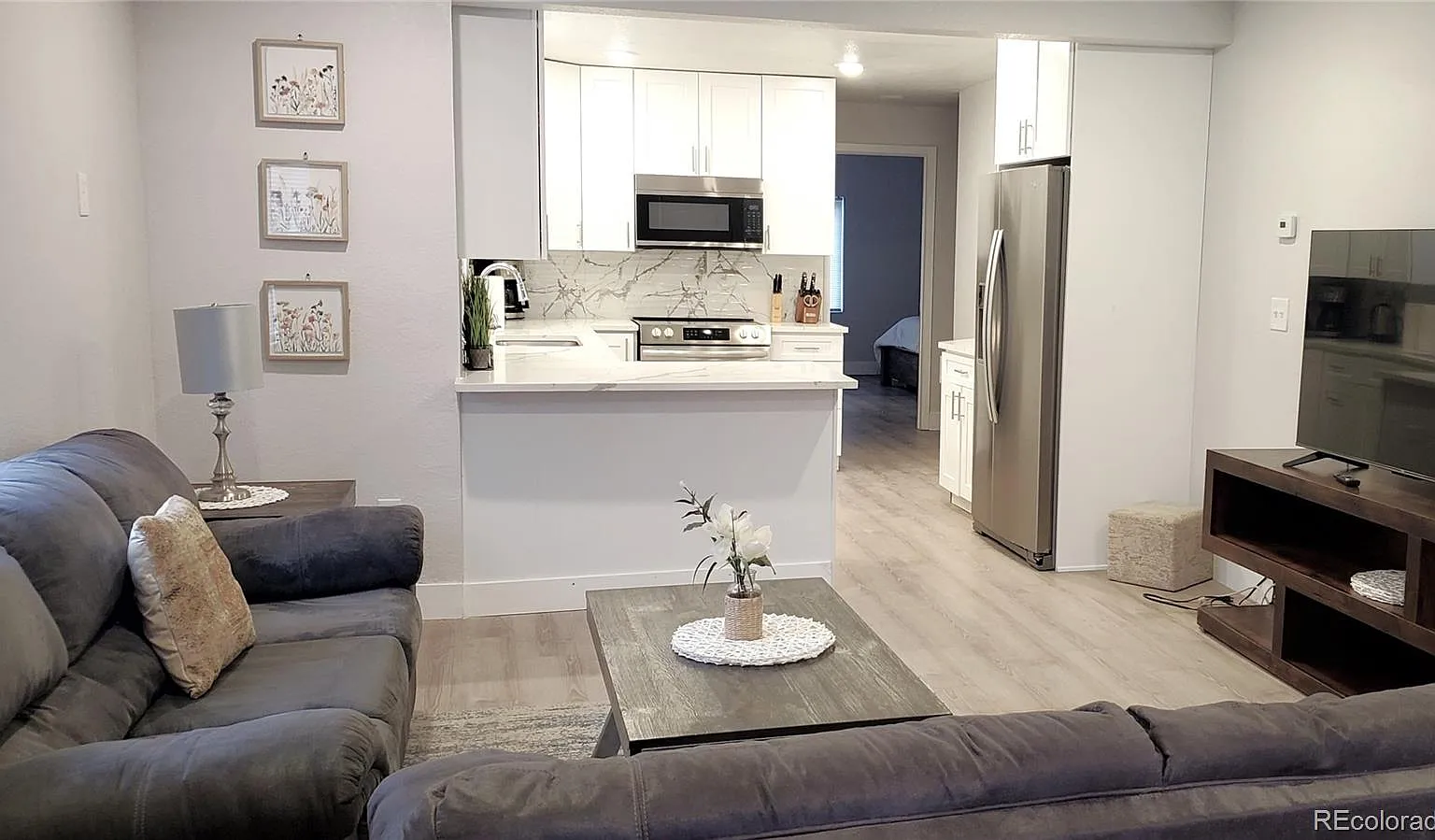 3 bed, 2.0 bath, 1103 sqft, $4,290 — Photo 2