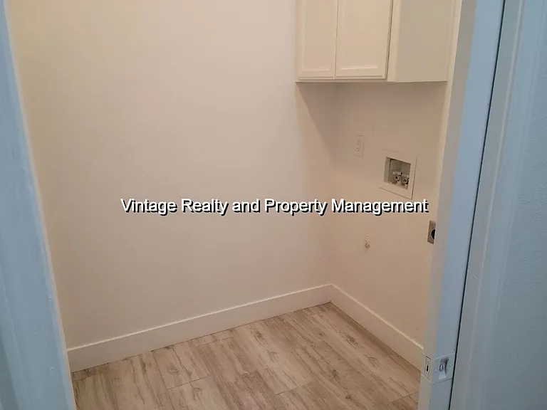 1052 Foxfire Dr — Photo 11