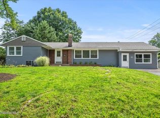 32 Saint Stephens Ln E, Glenville, NY 12302