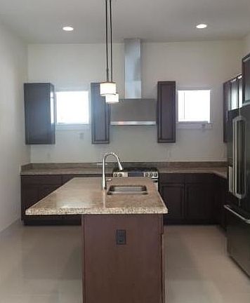3rd image of 906 NE 17th Way