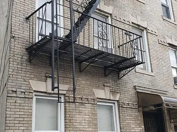 568 39th St, Brooklyn, NY 11232