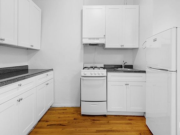 5th image of 429 E 65th St APT 30