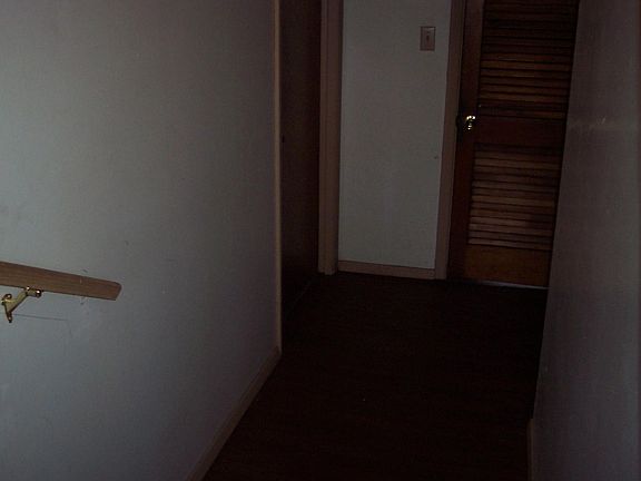 5th image of 51 Willow Dr APT 2
