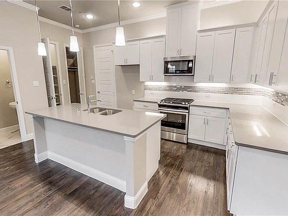 4th image of 2921 Sheridan Dr