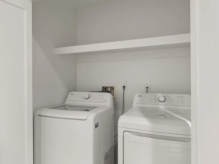 453 N Stanley Ave — Photo 17