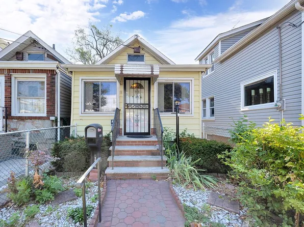 5816 69th St, Maspeth, NY 11378