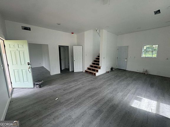 2nd image of 6895 Magnolia St