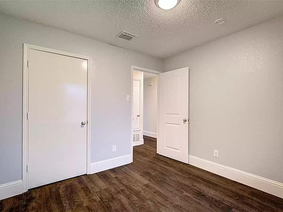 5th image of 4719 Pine St