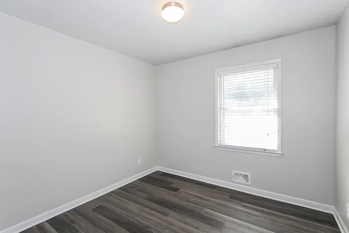 1115 Terrace Cir — Photo 13