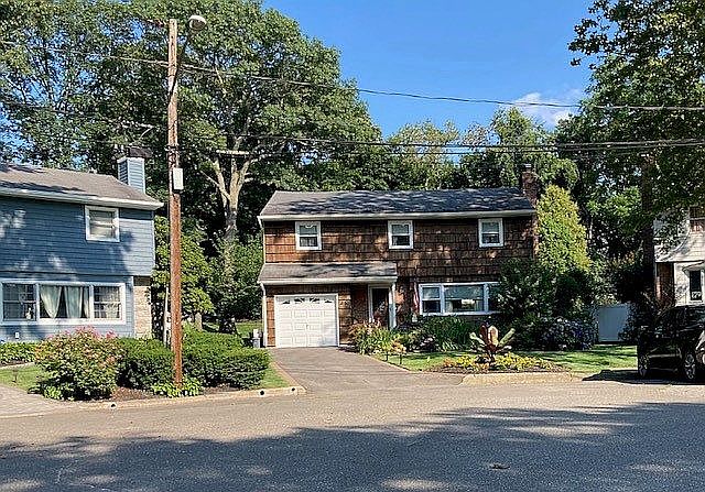 2nd image of 17 Nicolette Ct