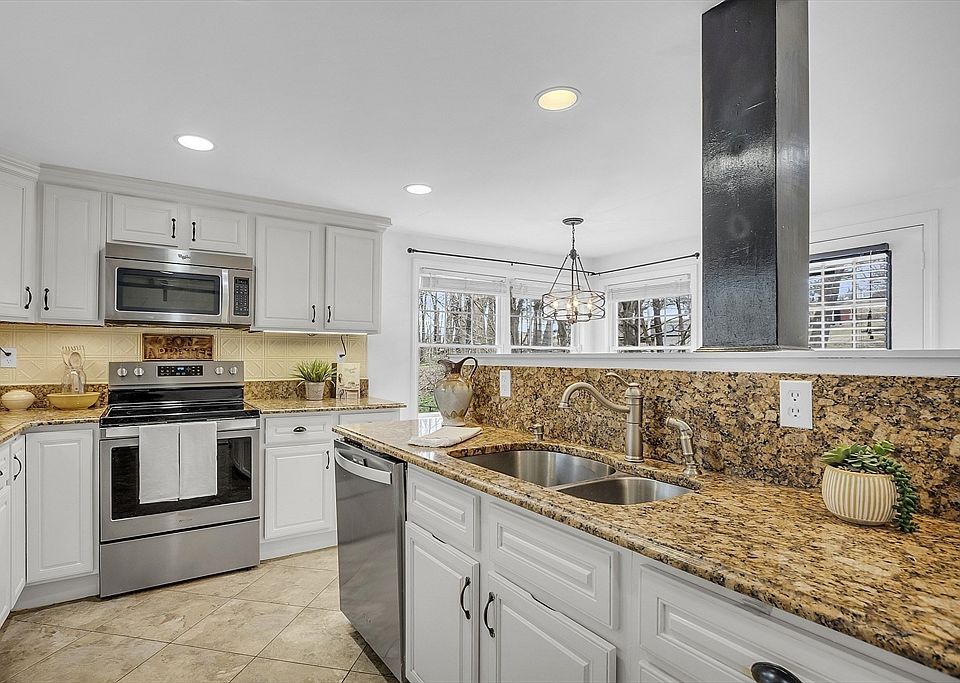 145 Pleasant St, Lunenburg, MA 01462 Zillow