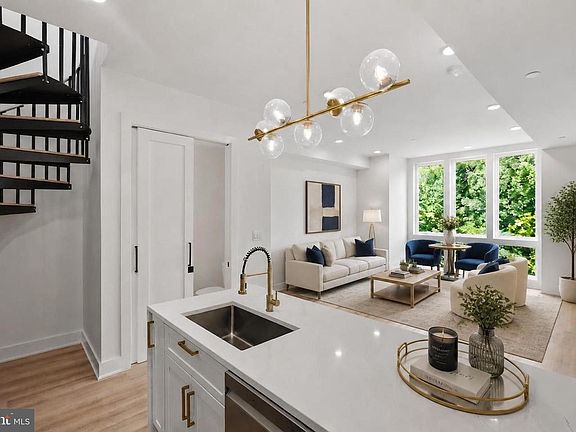 3rd image of 2105 M St NE #Penthouse 2