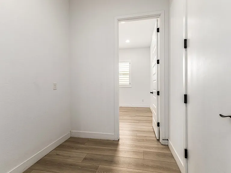 E Mayberry Rd — Photo 10