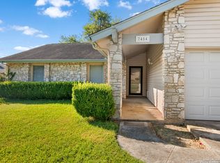 7454 Hidden Oak Trl, Live Oak, TX 78233