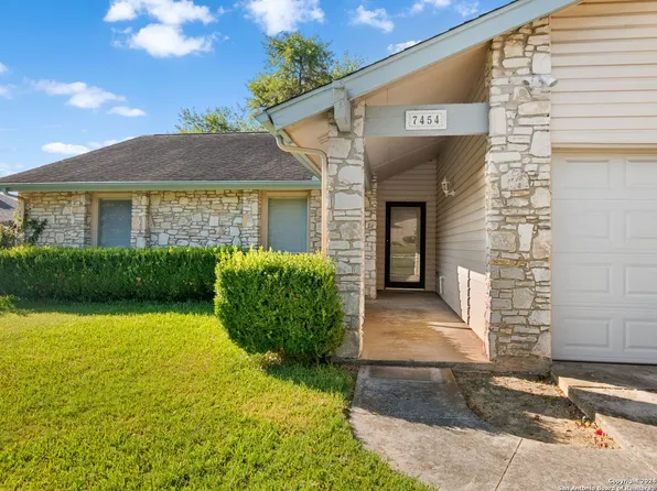 7454 Hidden Oak Trail, Live Oak, TX 78257