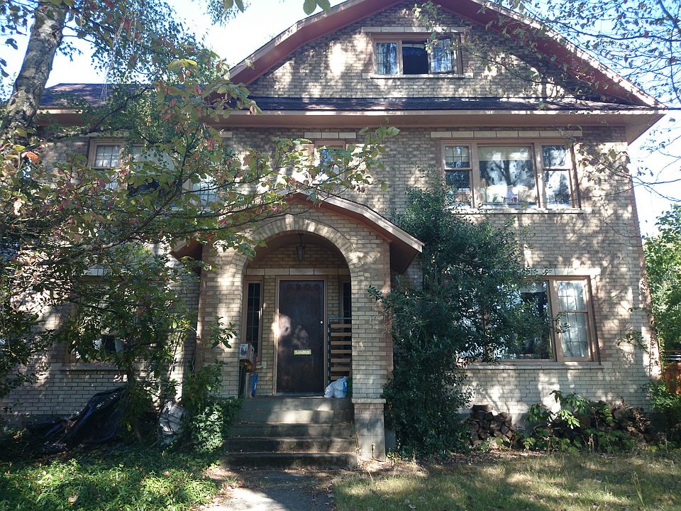 2nd image of 5200 16th Ave NE