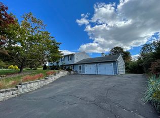 5 Willow St, Oxford, CT 06478