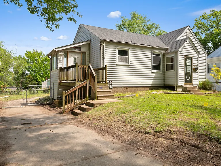 7007 Paisley Dr — Photo 2