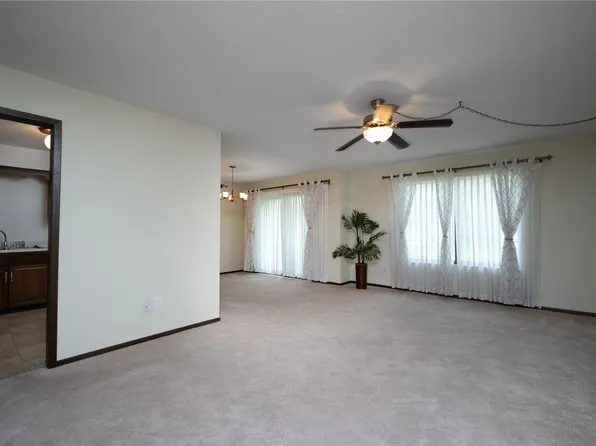 5703 Golden Ct NE APT 34, Cedar Rapids, IA 52402