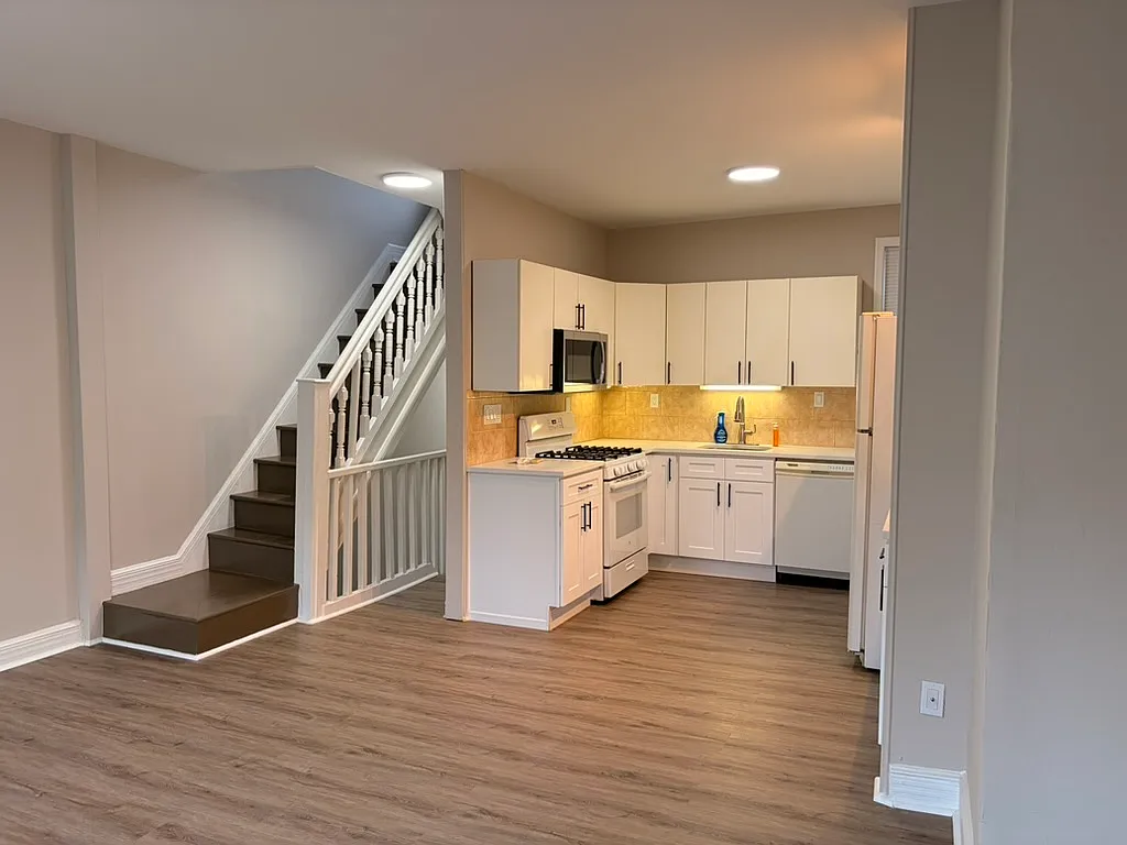 2917 W Girard Ave — Photo 3