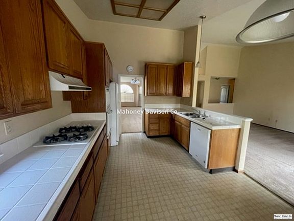 4th image of 1919 Rogers Ln
