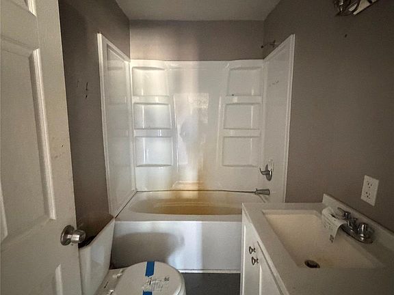 2nd image of 5784 Garland St