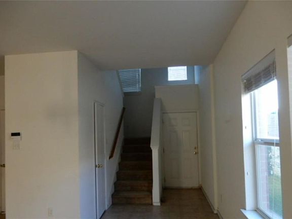 3rd image of 3032 San Martin Dr